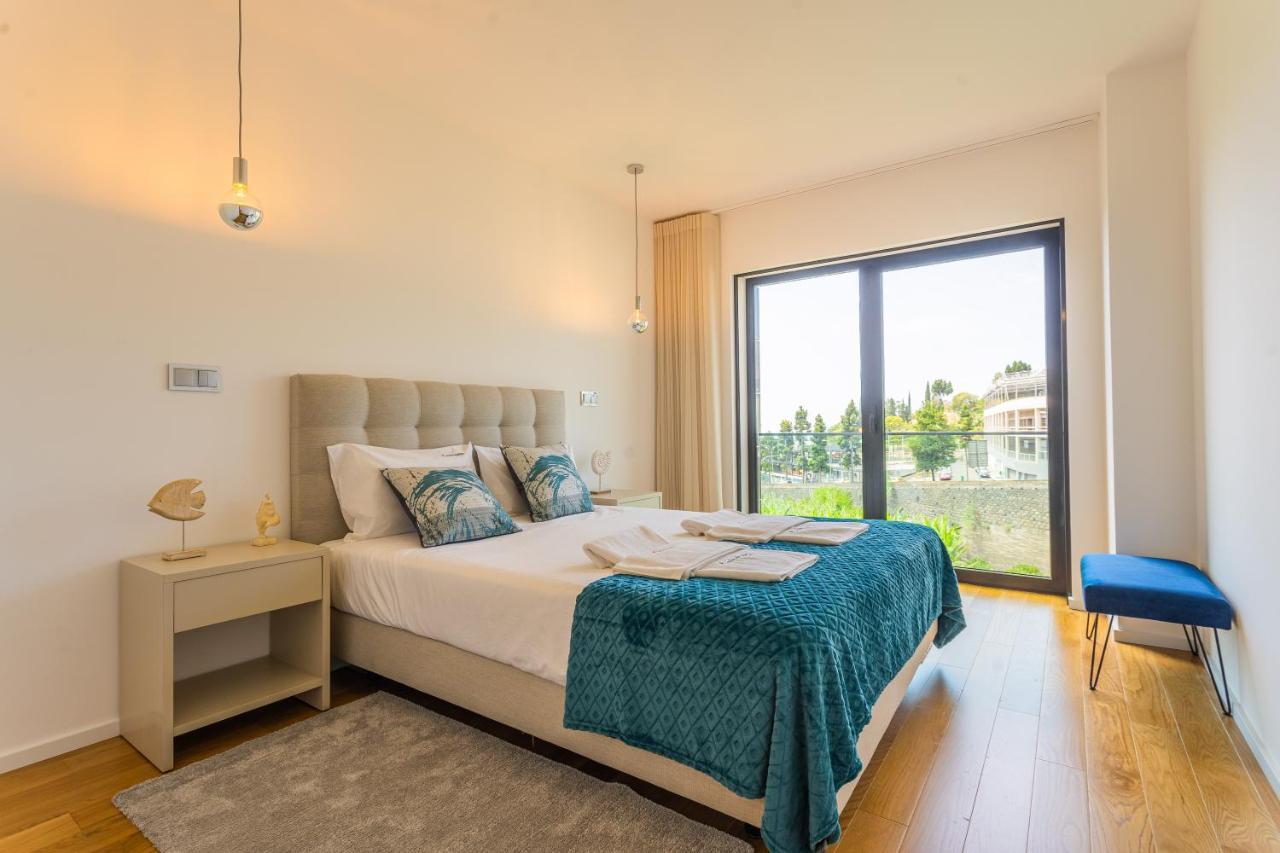 Flh Balcony Flat With Pool Appartement *